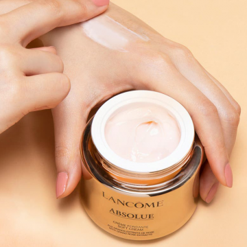 Lancôme Absolue Revitalizing & Brightening Soft Cream dopuna 60ml | apothecary.rs