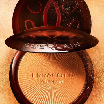 Guerlain Terracotta Luminizer Highlighter Powder (N°01 Warm Gold) 7g | apothecary.rs