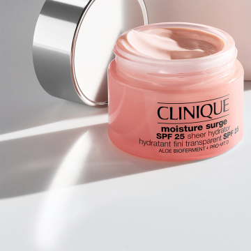 Clinique Moisture Surge™ SPF25 Sheer Hydrator 30ml | apothecary.rs