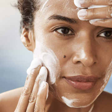 La Mer The Essence Foaming Cleanser 125ml | apothecary.rs