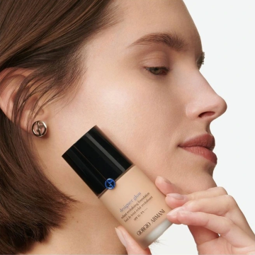 Giorgio Armani Designer Radiant Revitalizing Foundation (N°2.5) 30ml | apothecary.rs