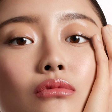 Lancôme Lip Idôle Squalane-12 Butterglow™ Hydrating Lip Balm (N°30 Lisa‘s Coral Glow) 2.8g | apothecary.rs