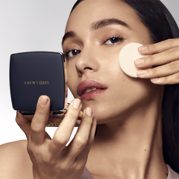 Estée Lauder Double Wear Stay-in-Place Matte Powder Foundation (2N1 Desert Beige) 12g | apothecary.rs