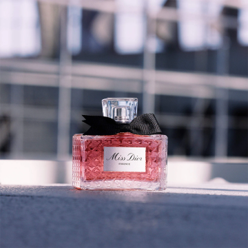 Miss Dior Essence Parfum 80ml | apothecary.rs
