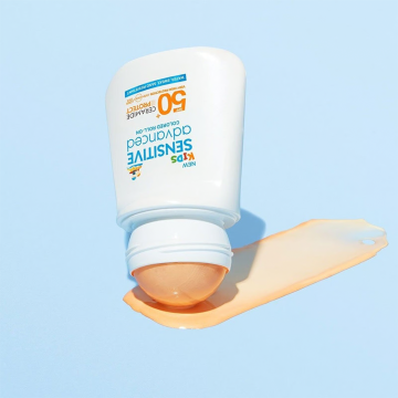 Garnier Ambre Solaire Sensitive Advanced Kids SPF50+ Colored Roll-on 50ml | apothecary.rs
