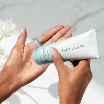 Estée Lauder DayWear Glow Boost Jelly Cleanser 125ml | apothecary.rs