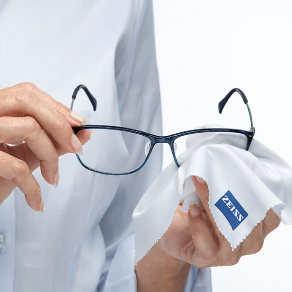 Zeiss Set za čišćenje naočara (tečnost 30ml + maramica od mikrovlakana) | apothecary.rs